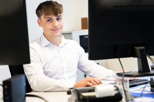 Unser freundlicher Mitarbeiter bei der Arbeit